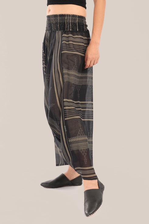 Harem pants with elastic waistline